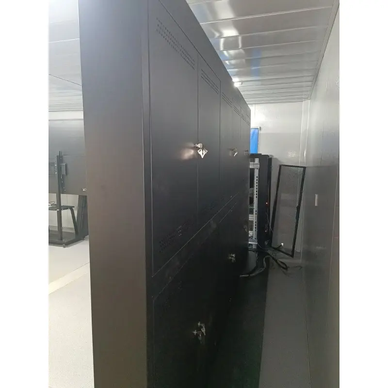 Wie kann ein LED-Bodenständer für elektronische Bildschirme mit Zugangstür die Installation großer Displays verbessern?